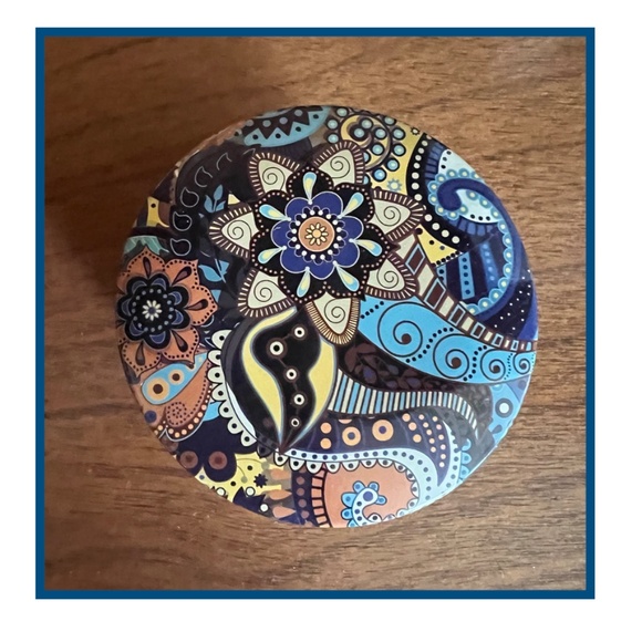 Scented Candles 4 Natural Soy Wax Aromatherapy Candles Small Portable Tin Jars - Picture 5 of 9